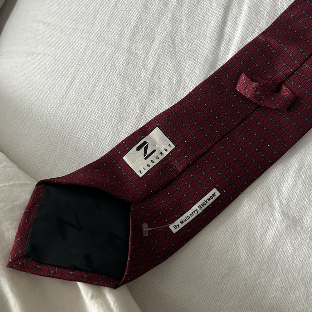 Ziggurat By Mulberry Neckwear Red Blue Printed 100%‎ Silk Tie - Picture 2 of 5
